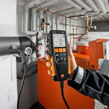 Analisador de gases de combustão em uso